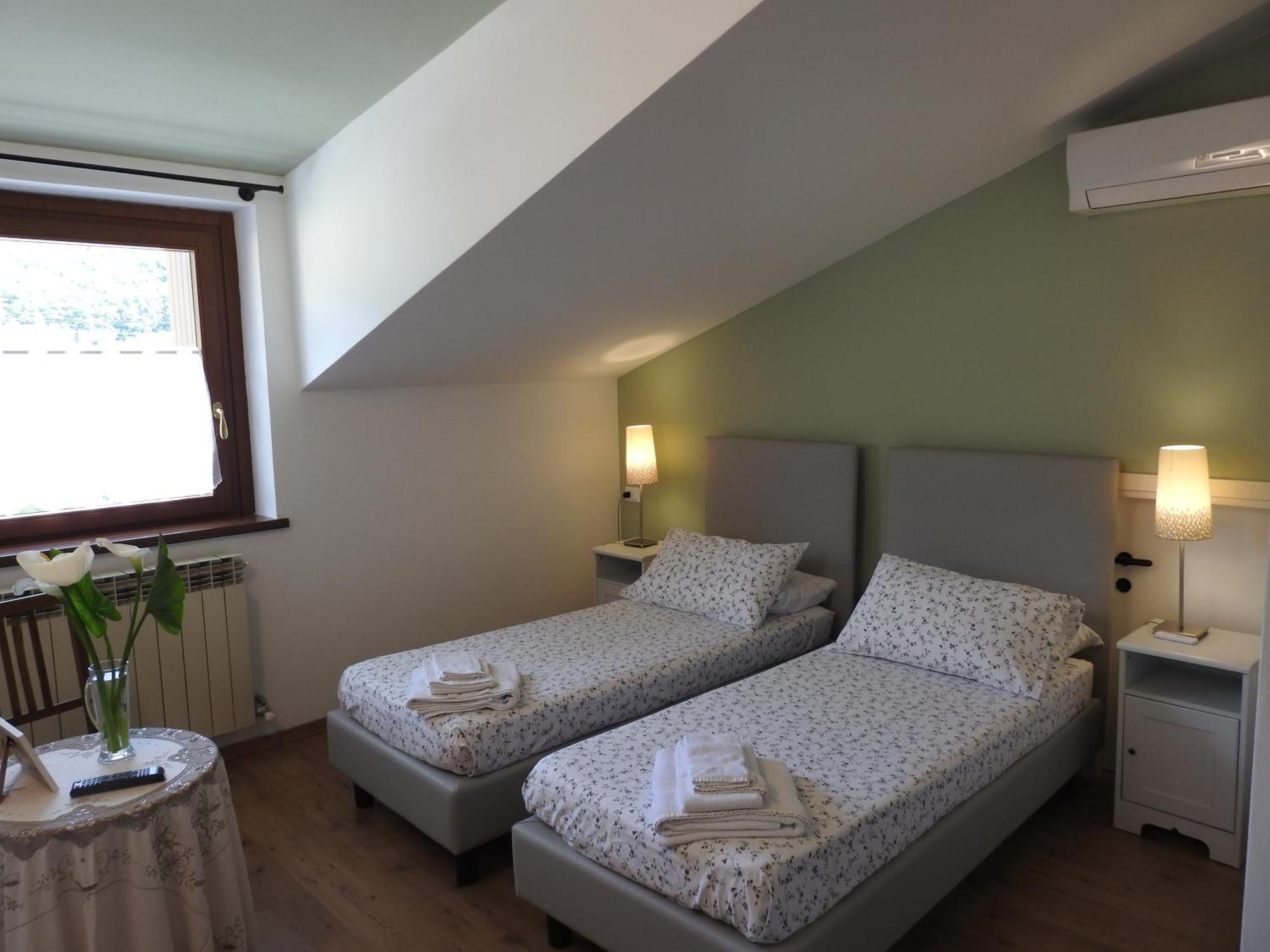 La Casa Di Clara Bed & Breakfast Esine Bagian luar foto