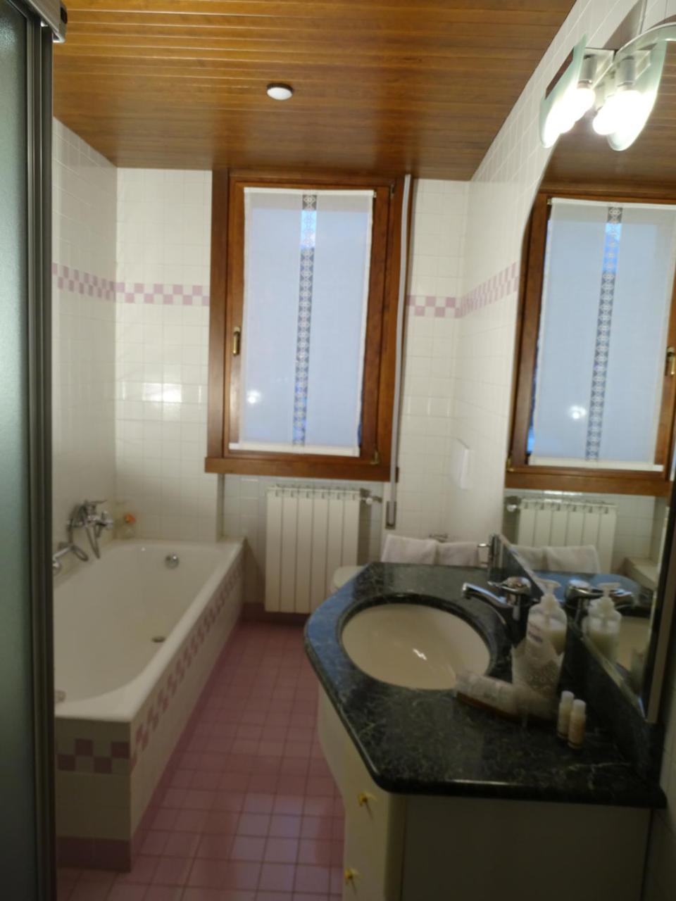 La Casa Di Clara Bed & Breakfast Esine Bagian luar foto