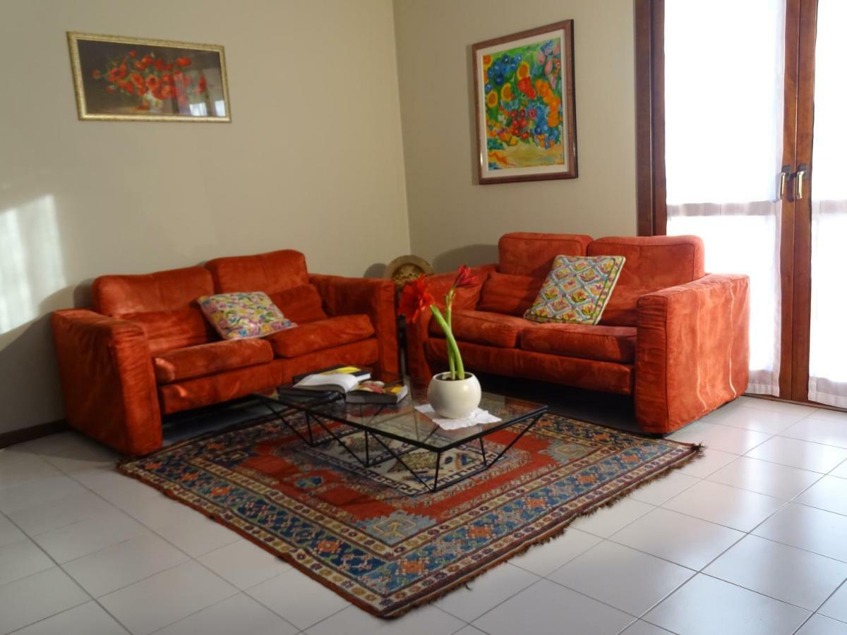 La Casa Di Clara Bed & Breakfast Esine Bagian luar foto